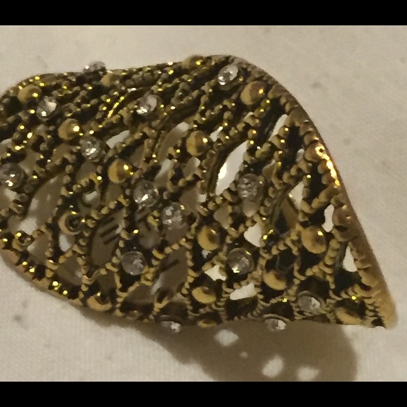 Finger Ring - Picture 1 of 4